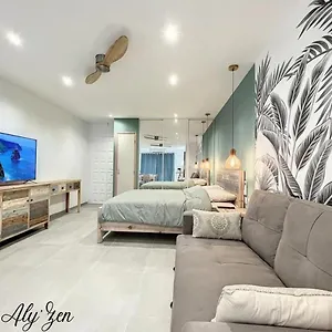 Aly'zen - De Charme. Pieds Dans L'eau Le Moule